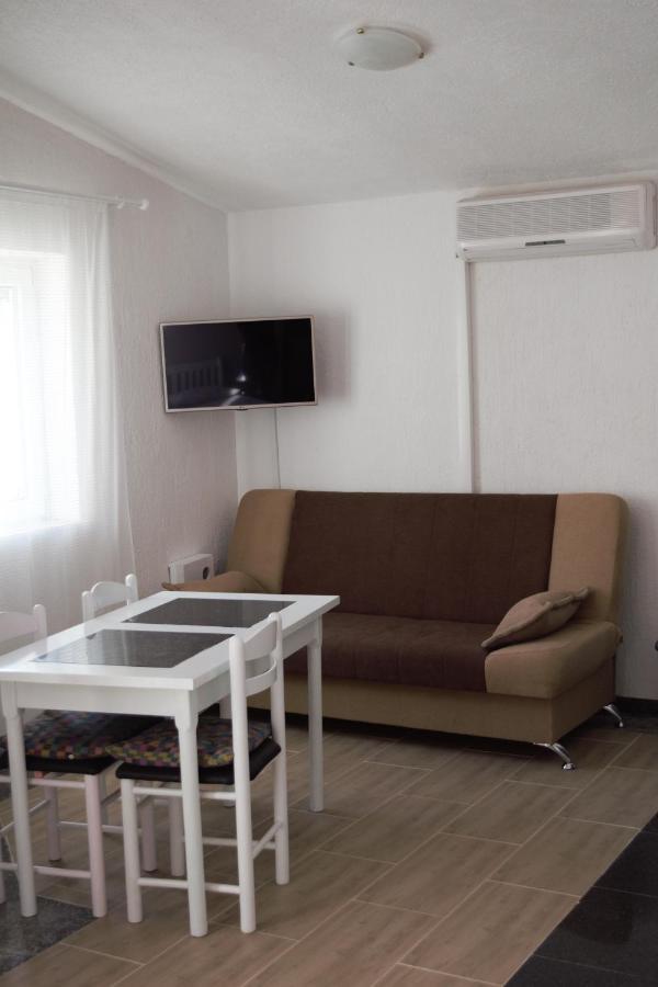 Apartments Japuncic Karlobag Exterior foto